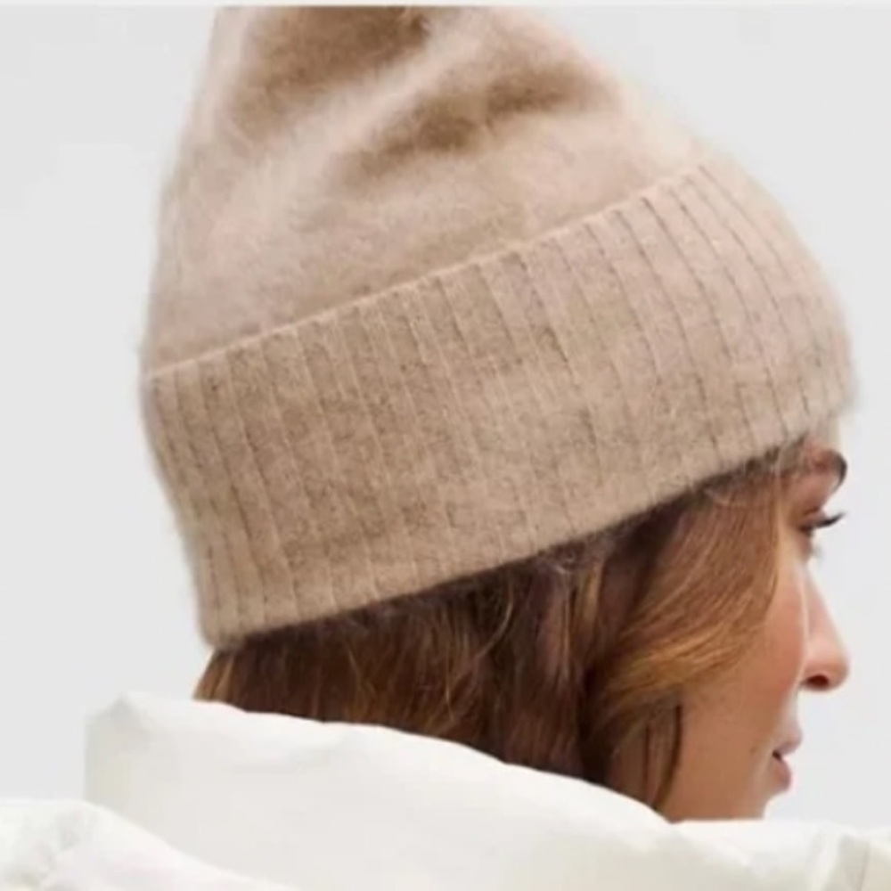 LULULEMON 100% Fuzzy Cashmere Beanie.NWT. - Picture 4 of 6